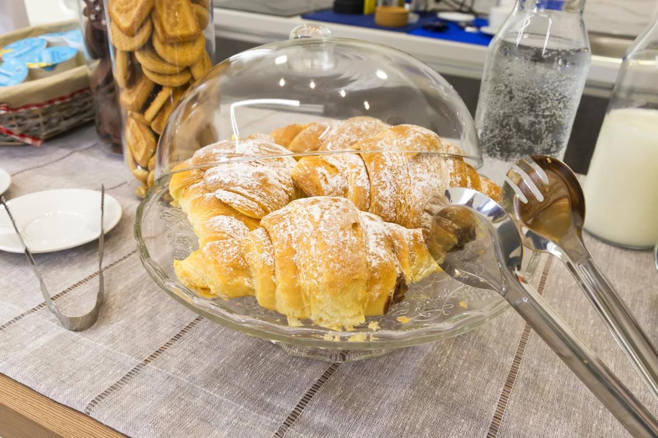 Dimora Del Vasto Bed & Breakfast Bagian luar foto
